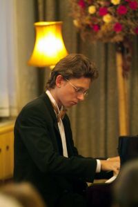 Andriy Lunov (Ukraine) - soloist of the opening recital.